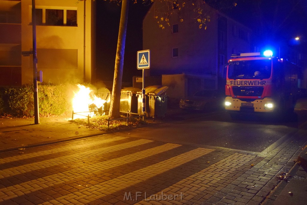 Mehrere Muell Sperrmuellbraende Köln Vingst Ansbacherstr P44.JPG - Miklos Laubert